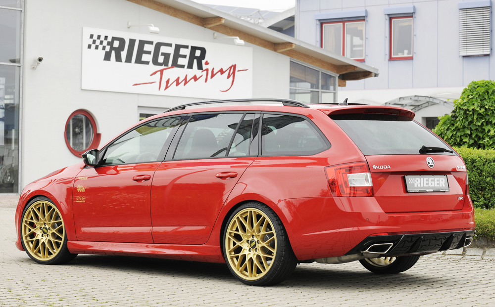 Achteraanzet Glossy Black Skoda Octavia RS 5E