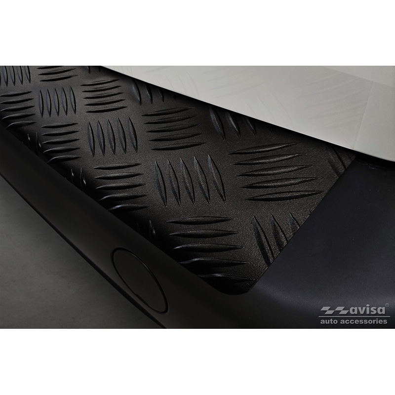 Matzwart Aluminium Achterbumperprotector  Citroën Berlingo (Multispace) & Peugeot Partner 2008-2015 & 2015-2018 & 2018- & Peugeot Rifter 2018- & Opel Combo E 2018- & Toyota Proace City/Verso 2019- & Fiat Doblo 2022- 'Riffled Plate'