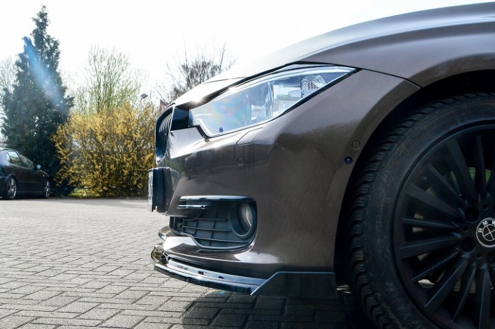 Frontspoiler met vleugel BMW 3-Serie F30 F31 zonder M-Pakket.