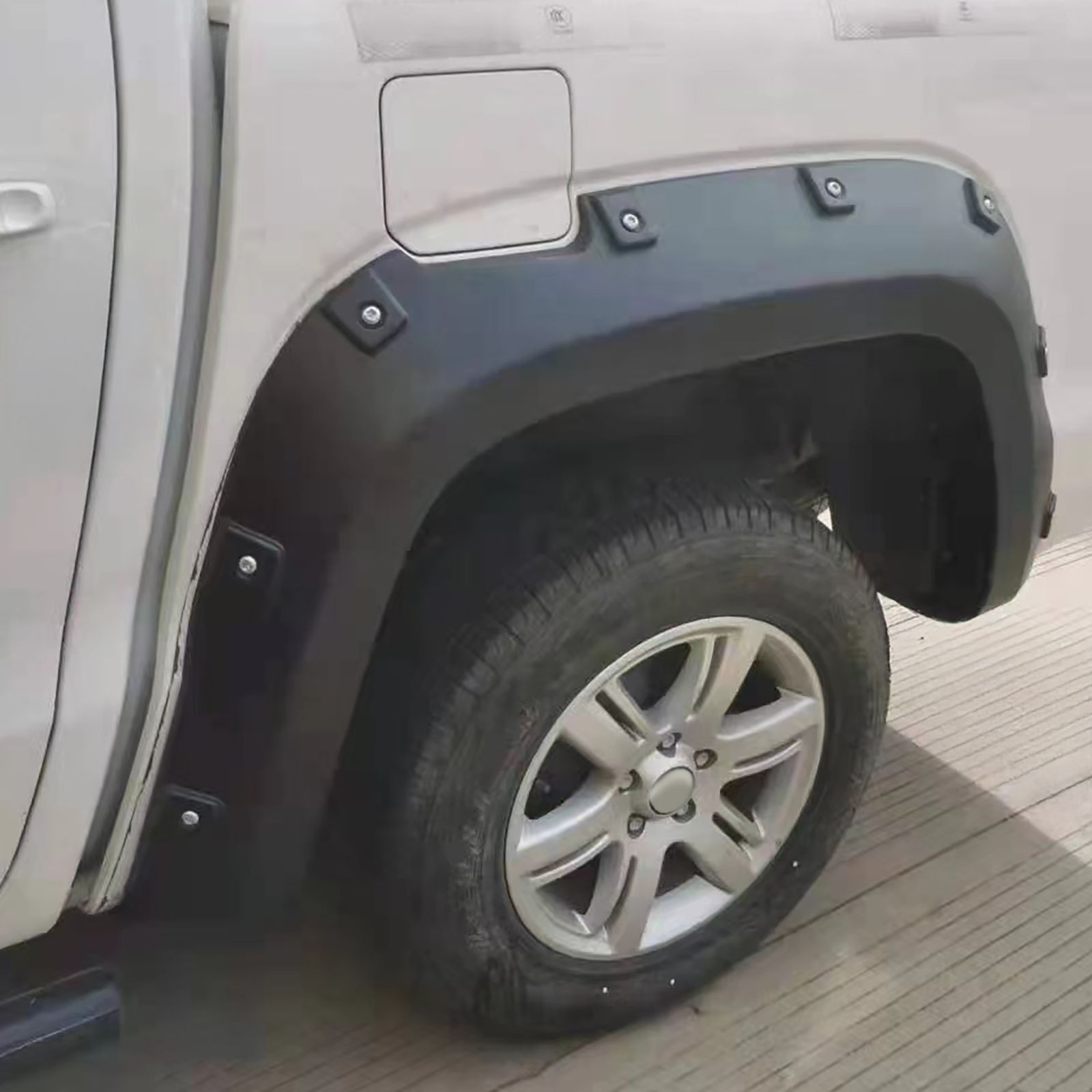 Wielkastverbreders Set “BIG” VW Amarok 1 (2010–2016 Voorfacelift) – Mat Zwart