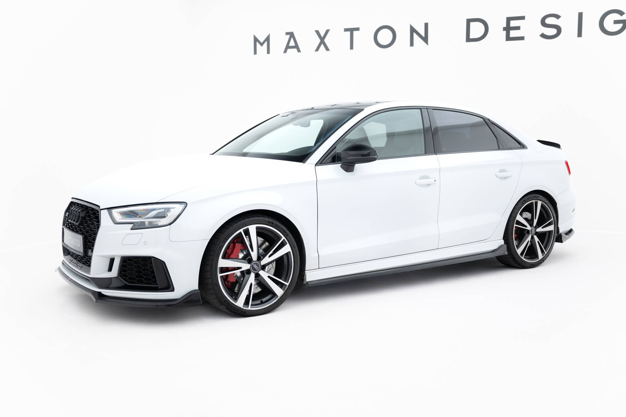 Bodykit Audi RS3 Sedan 8V Facelift Maxton Glanzend zwart