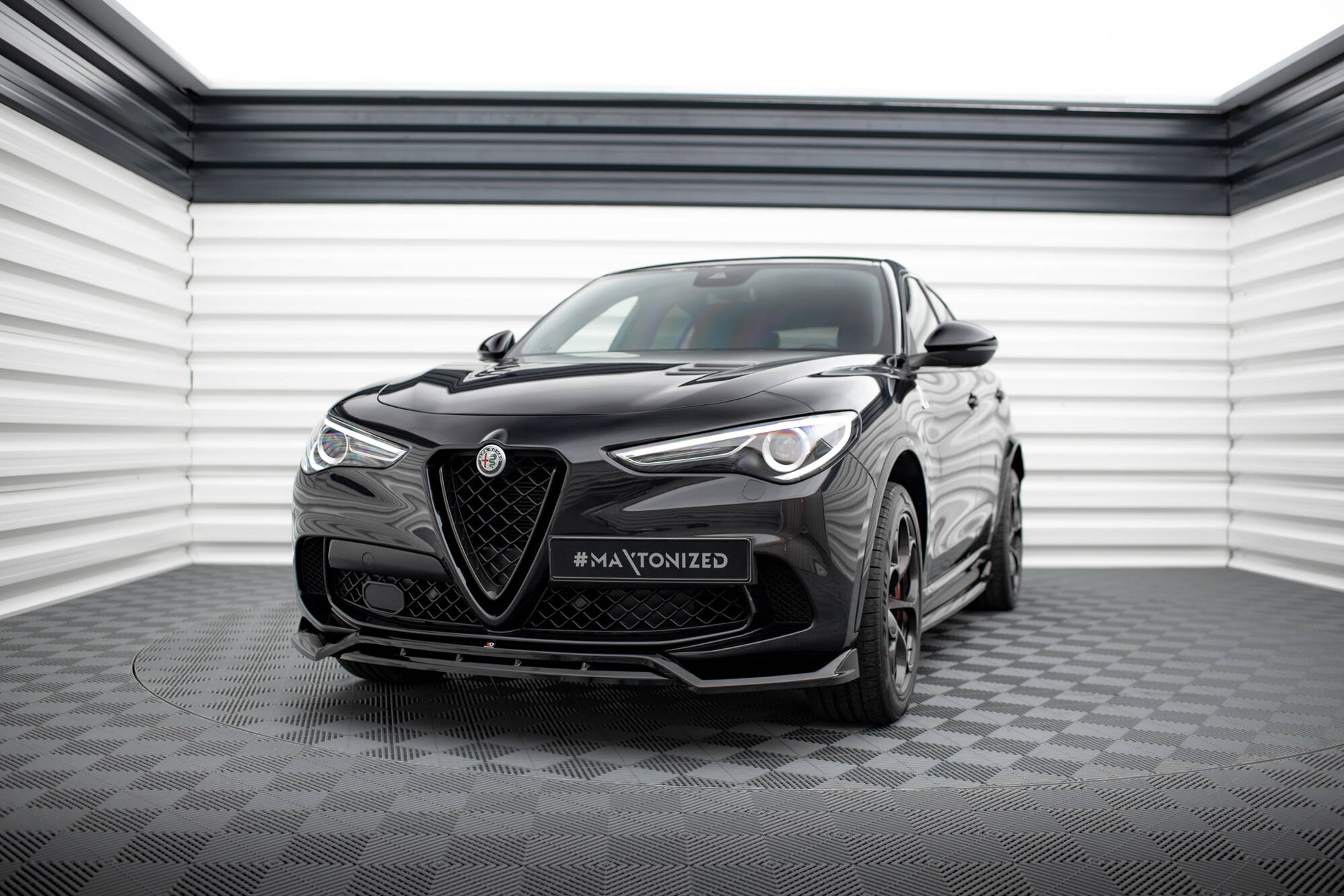 Bodykit Alfa Romeo Stelvio Quadrifoglio MK1 Maxton Glanzend zwart