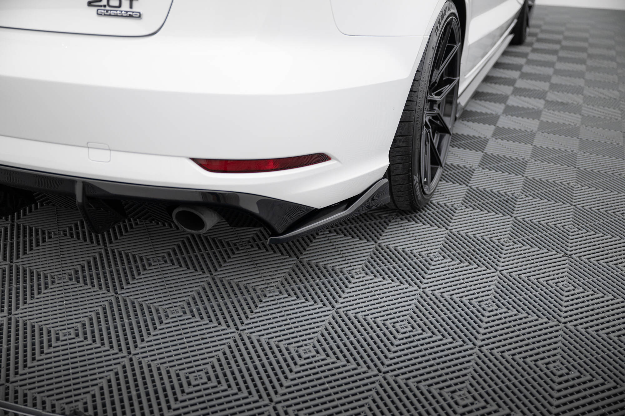 Achterzij Spoilers V.2 Audi A3 Sedan 8V Facelift Maxton Glanzend zwart