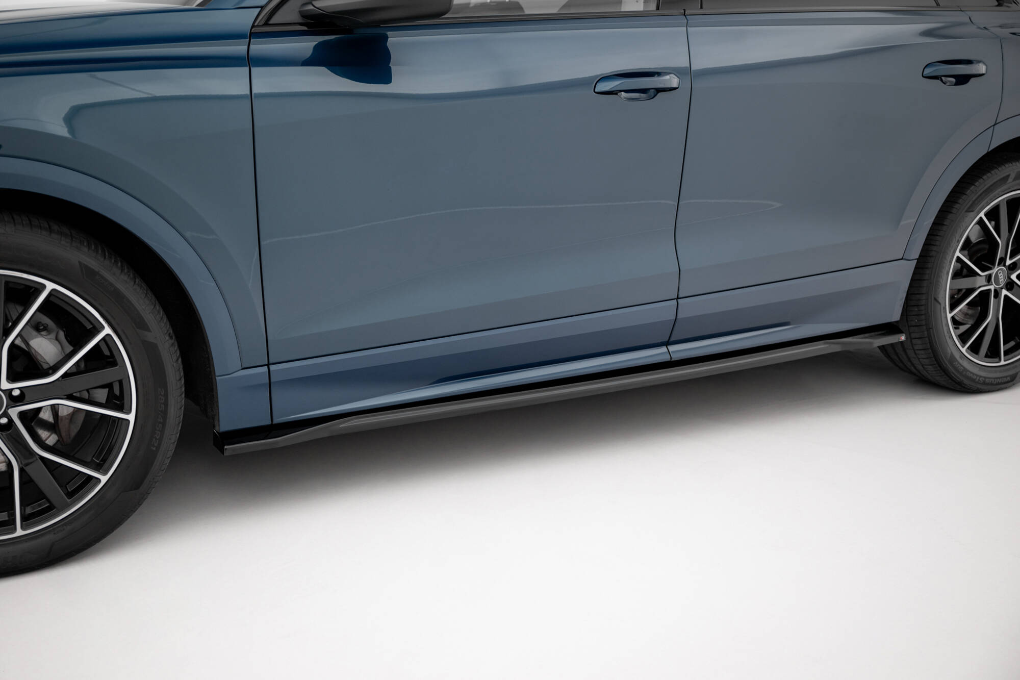 Zijskirts Audi Q8 Mk1 Maxton Glanzend zwart