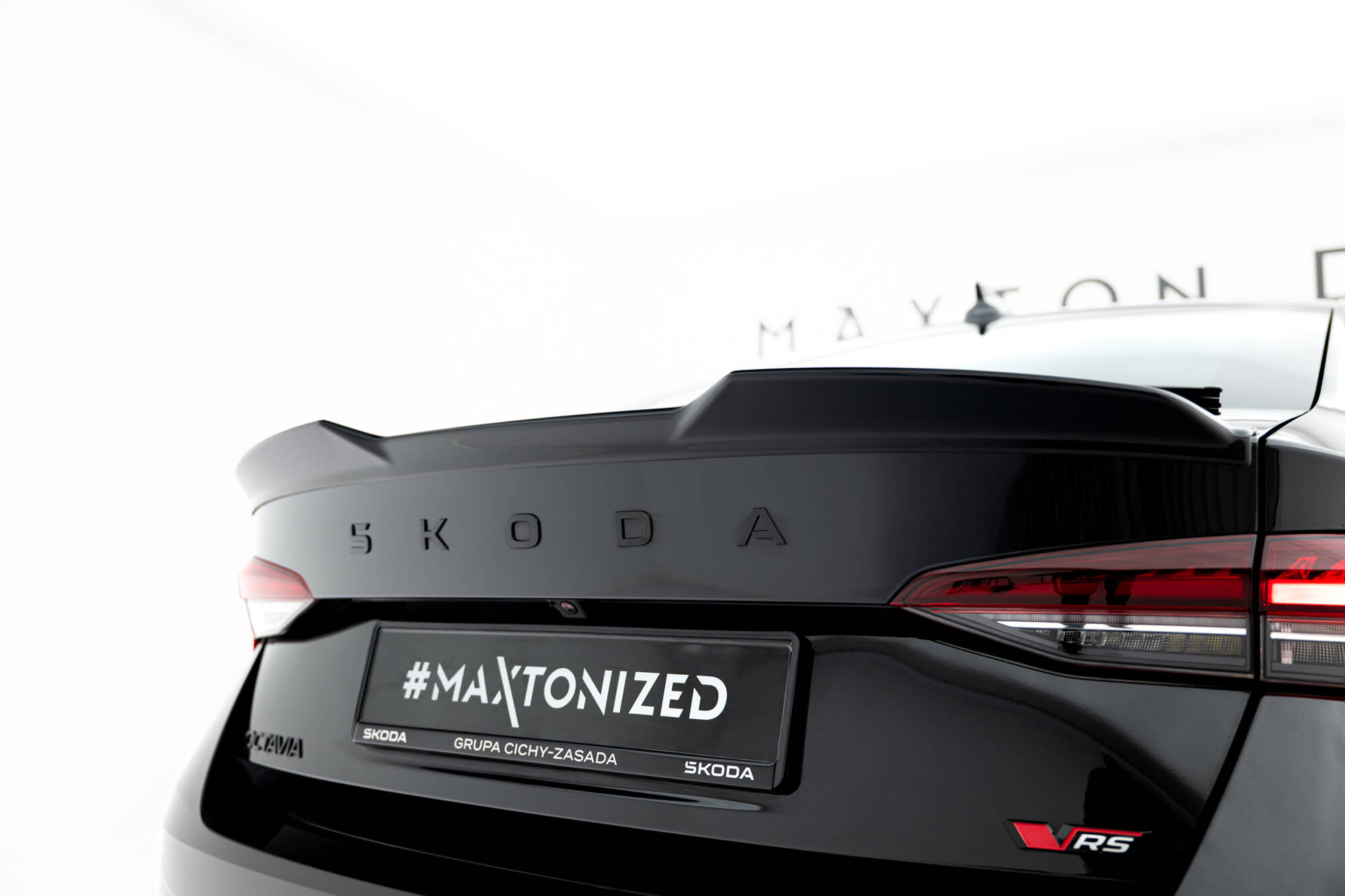 Spoiler Cap 3D Skoda Octavia RS Liftback MK4 / MK4 Facelift Maxton Glanzend zwart