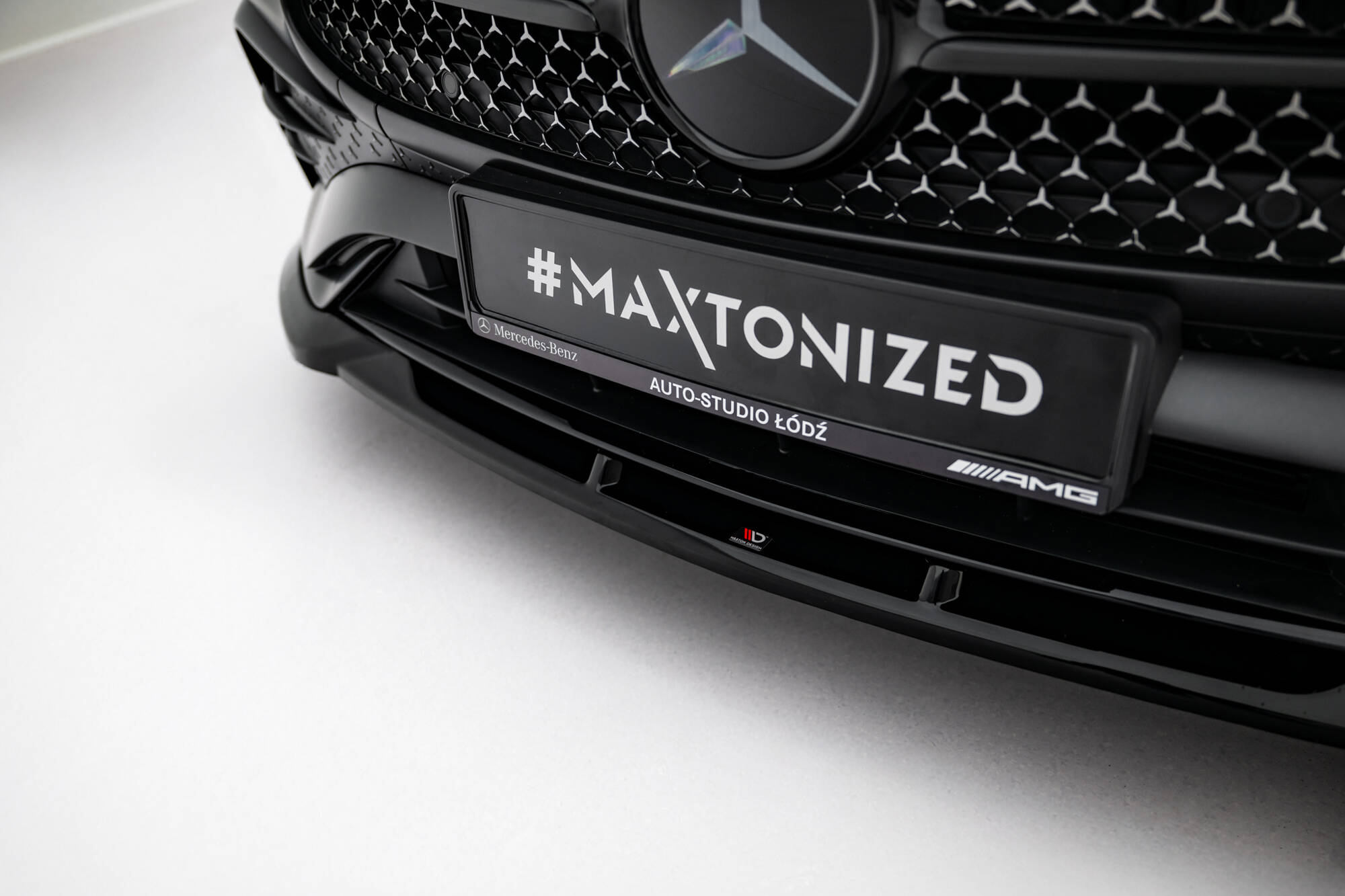 Voorspoiler V.2 Mercedes-Benz CLE AMG-Line C236 Maxton Glanzend zwart