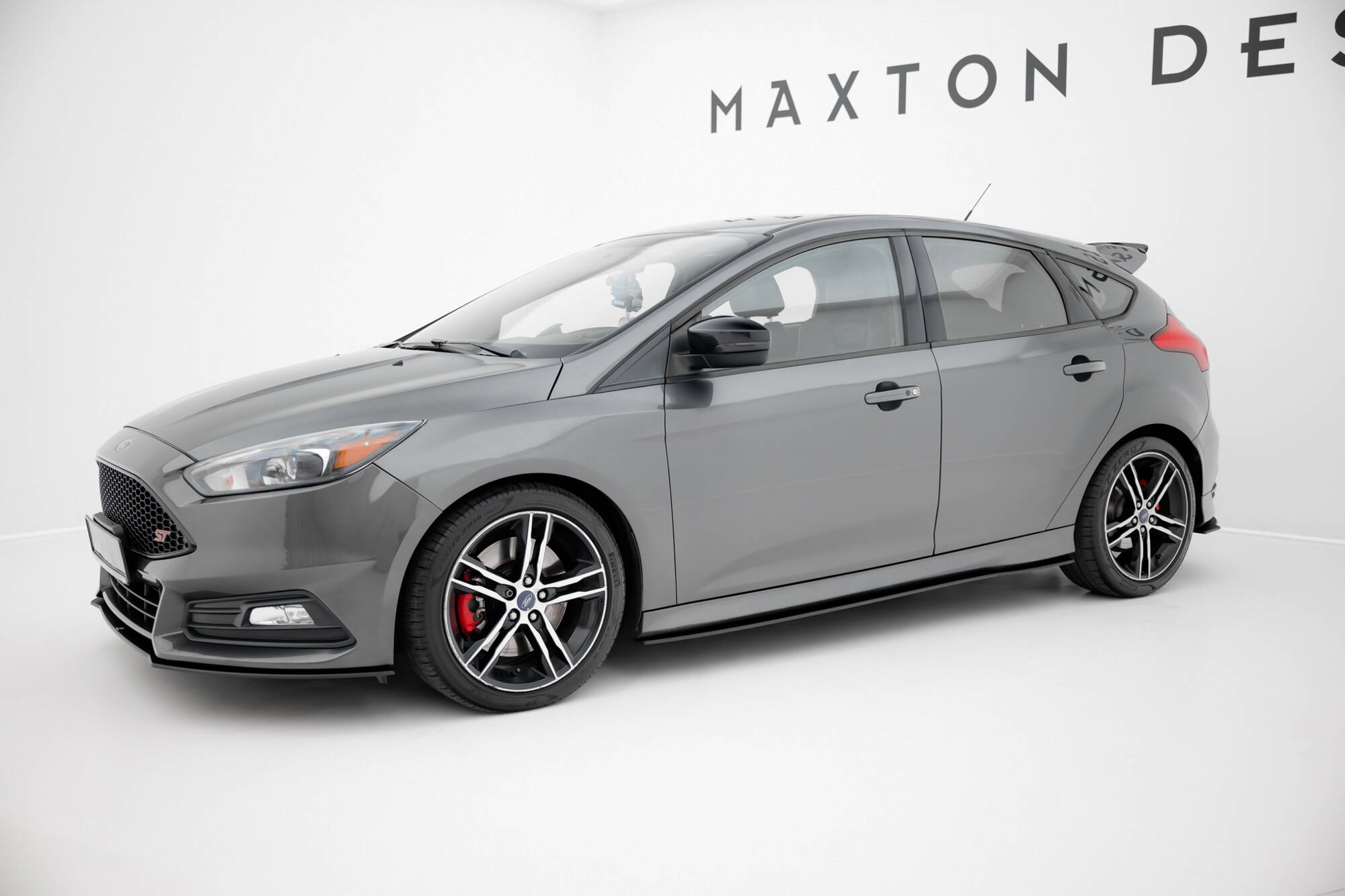 Street Pro Zijskirts Ford Focus ST MK3 Facelift Maxton Glanzend zwart