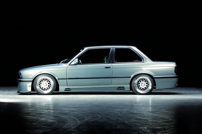 Zijskirts BMW E30 met 2 schacht en 2 uitsnedes Rieger