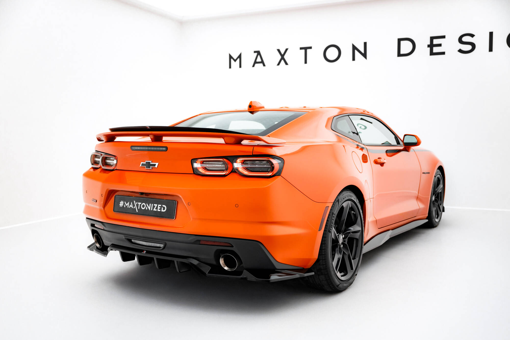 Bodykit V.2 Chevrolet Camaro SS MK6 Facelift Maxton Glanzend zwart