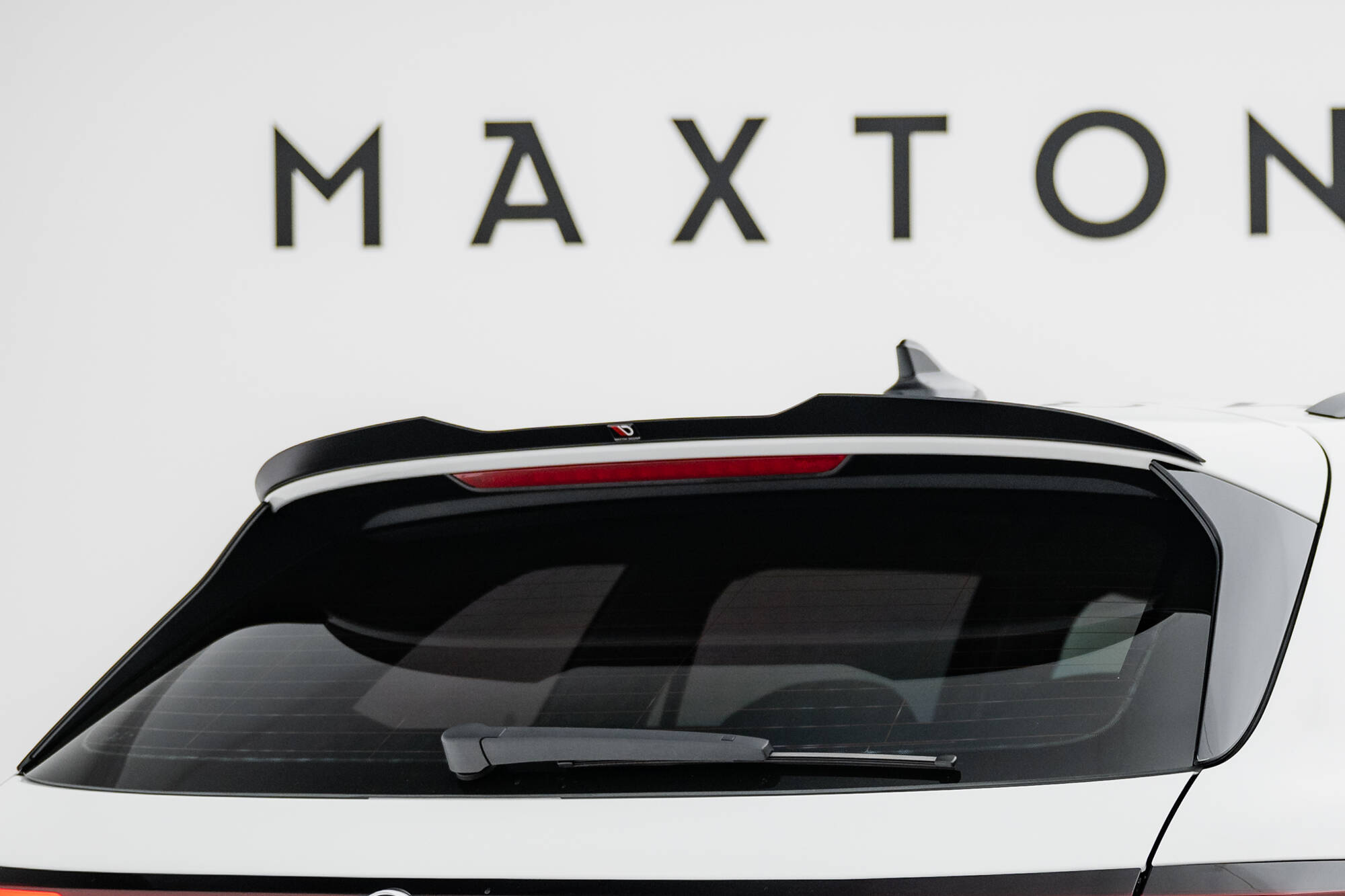 Spoiler Cap Volkswagen Passat B9 Maxton Glanzend zwart