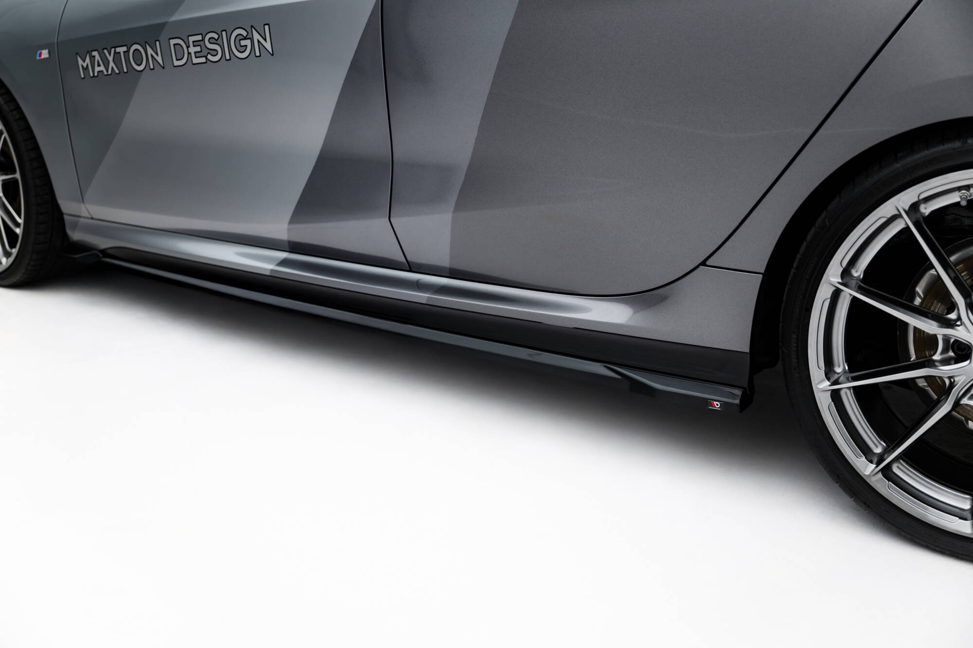 Zijskirts V.3 BMW M135i / 1 M-Pack F70 Maxton Glanzend zwart