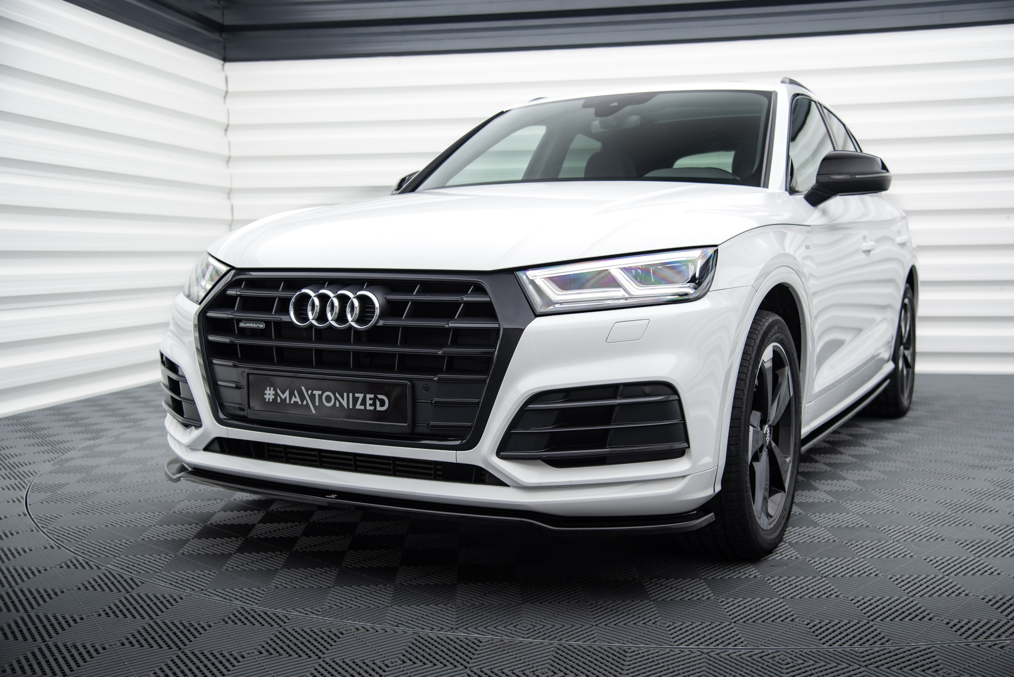 Voorspoiler Audi SQ5/Q5 S-Line MK11 Glanzend Zwart