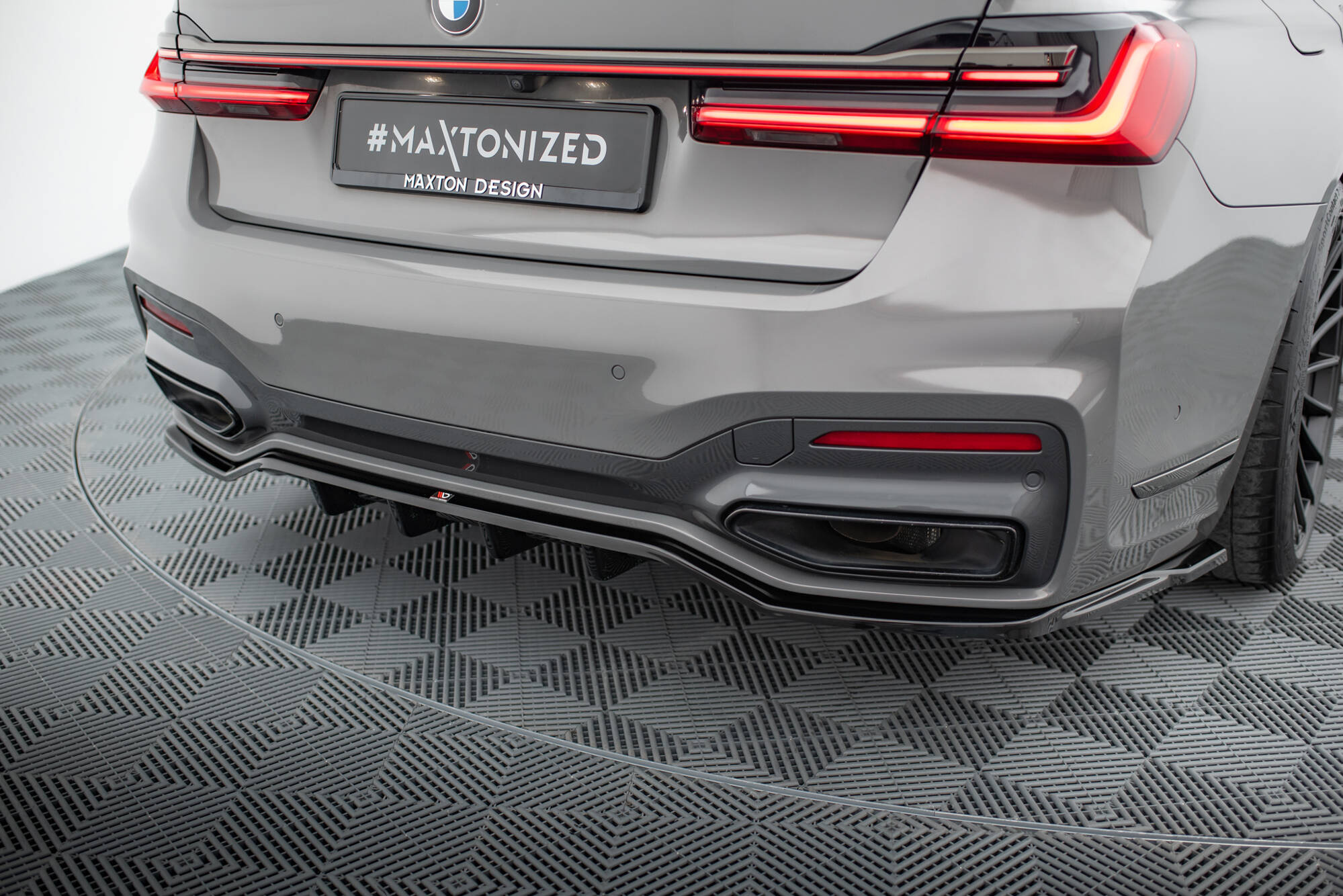 Diffusor BMW 7 G11 M-pack Facelift Glans zwart