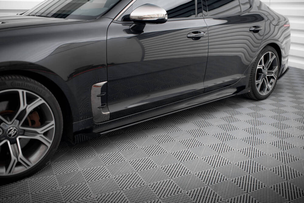 Zijskirts met Canards KIA Stinger GT Maxton Street Pro