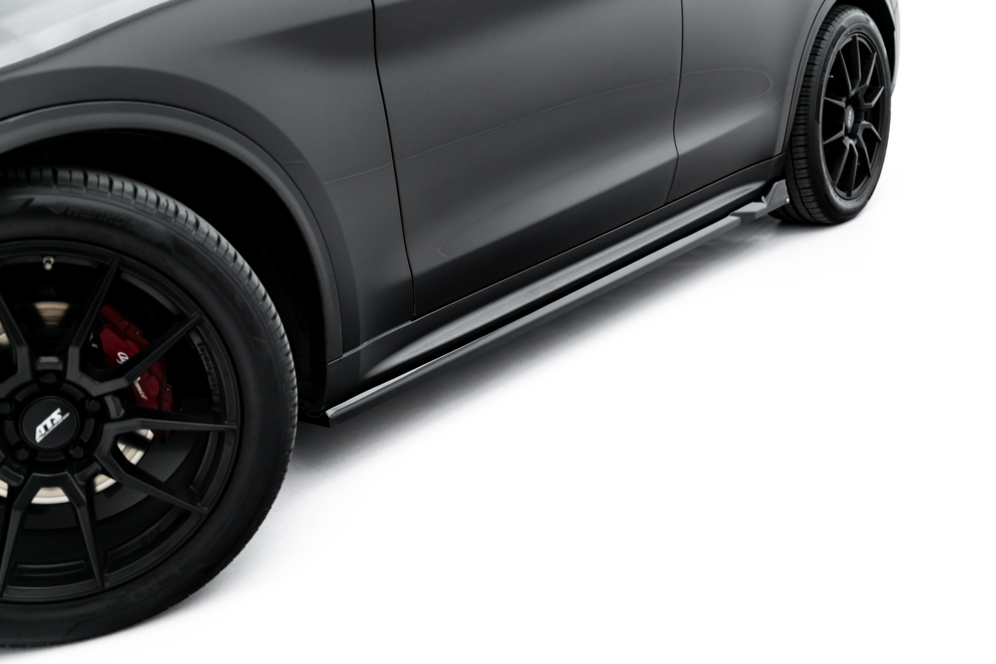Bodykit Alfa Romeo Stelvio MK1 Maxton Glanzend zwart