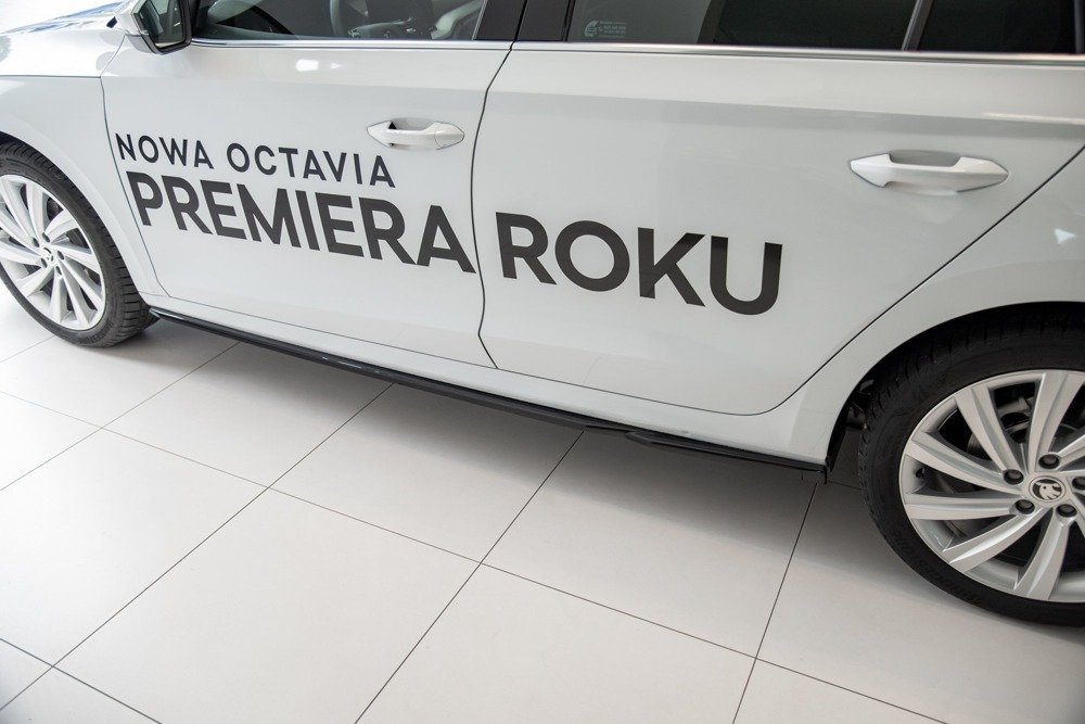 Zijskirts V.2 Maxton Skoda Octavia Mk4 Glans Zwart