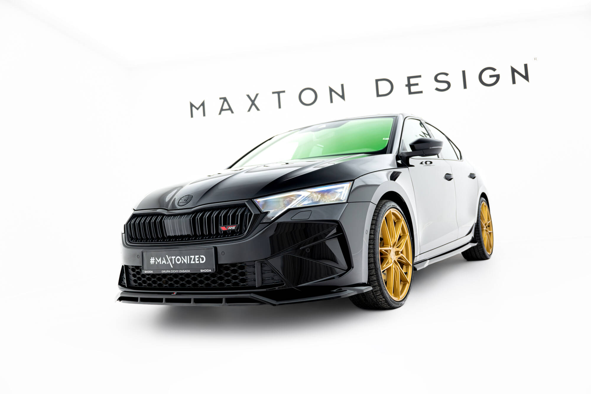 Voorspoiler V.1 Skoda Octavia RS Liftback MK4 / MK4 Facelift Maxton Glanzend zwart