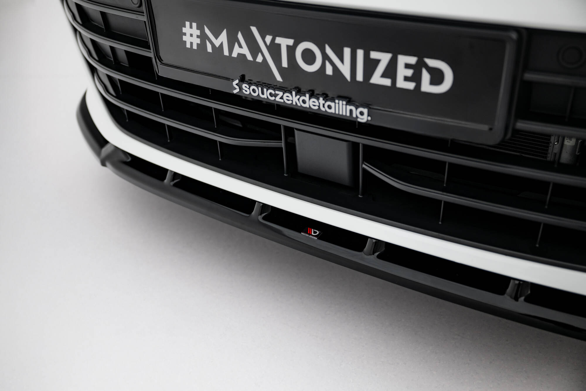 Voorspoiler V.2 Volkswagen Passat B9 Maxton Glanzend zwart