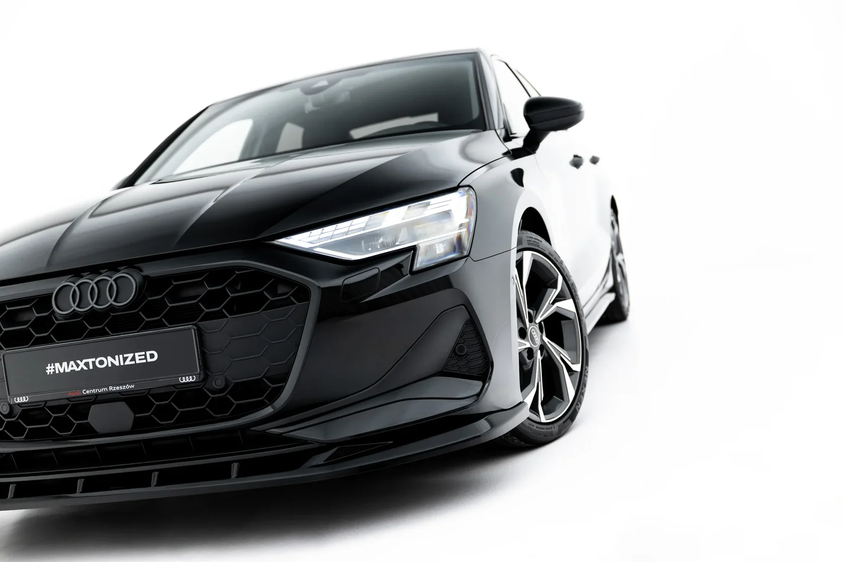 Voorspoiler V.2 Audi A3 Sedan 8Y Facelift Maxton Glanzend zwart
