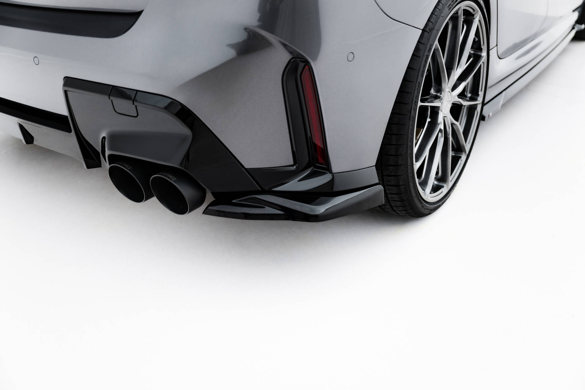 Achterzij spoilers V.5 BMW M135i / 1 M-Pack F70 Maxton Glanzend zwart