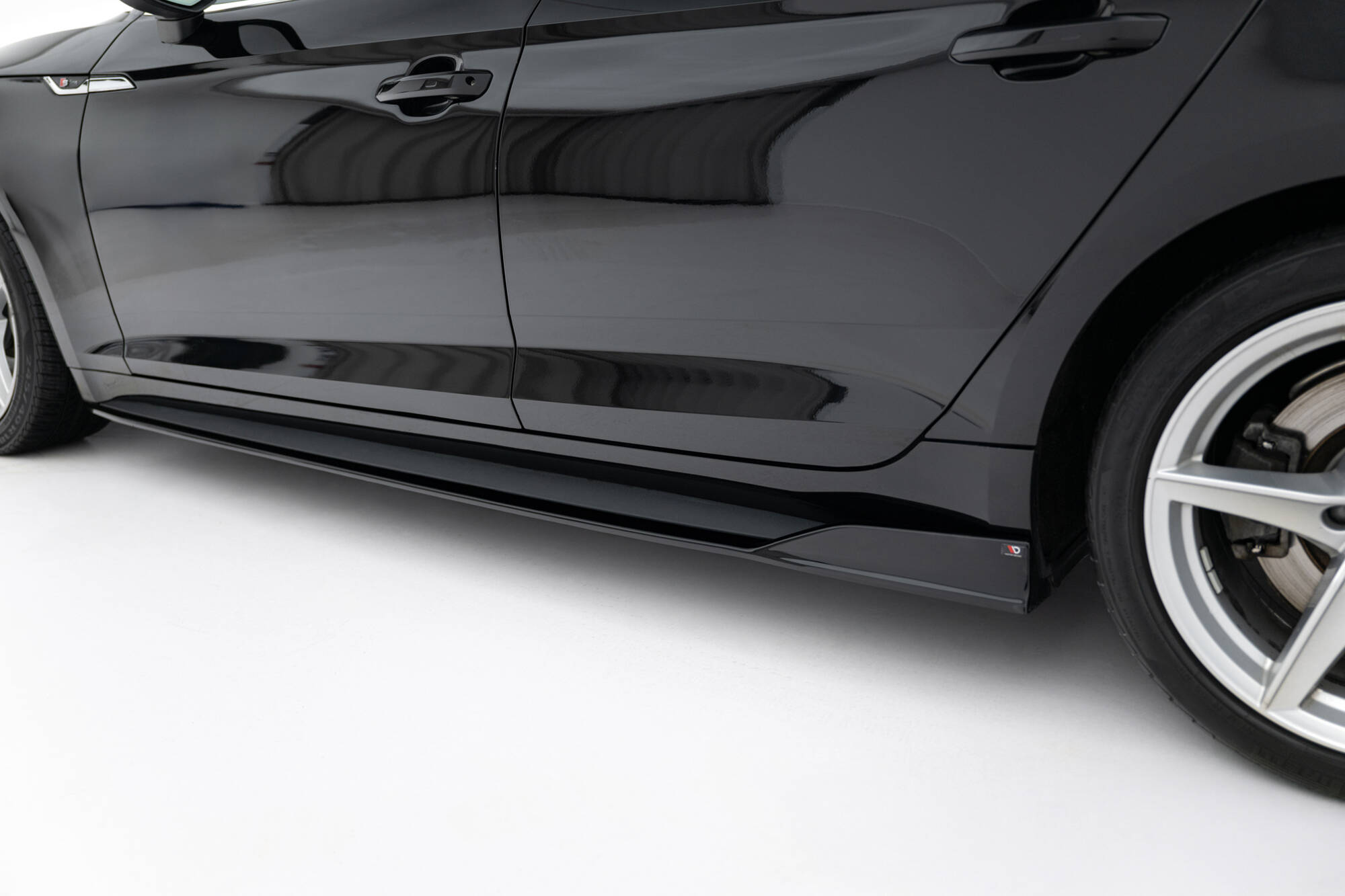 Zjiskirts Audi S5 / A5 S-Line Coupe / Sportback F5 Maxton Glanzend zwart