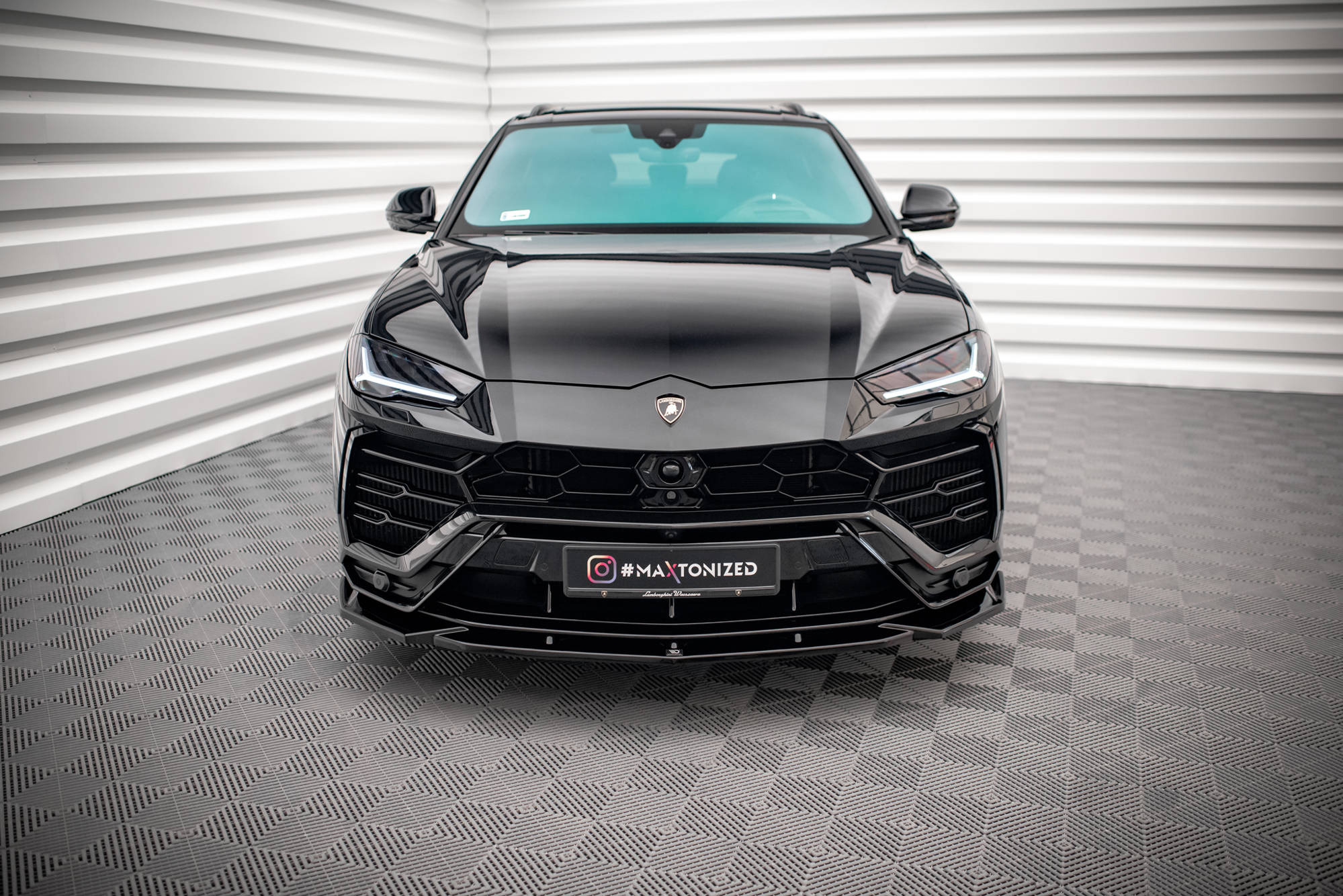 Voorspoiler V.2 Lamborghini Urus Maxton Glans Zwart