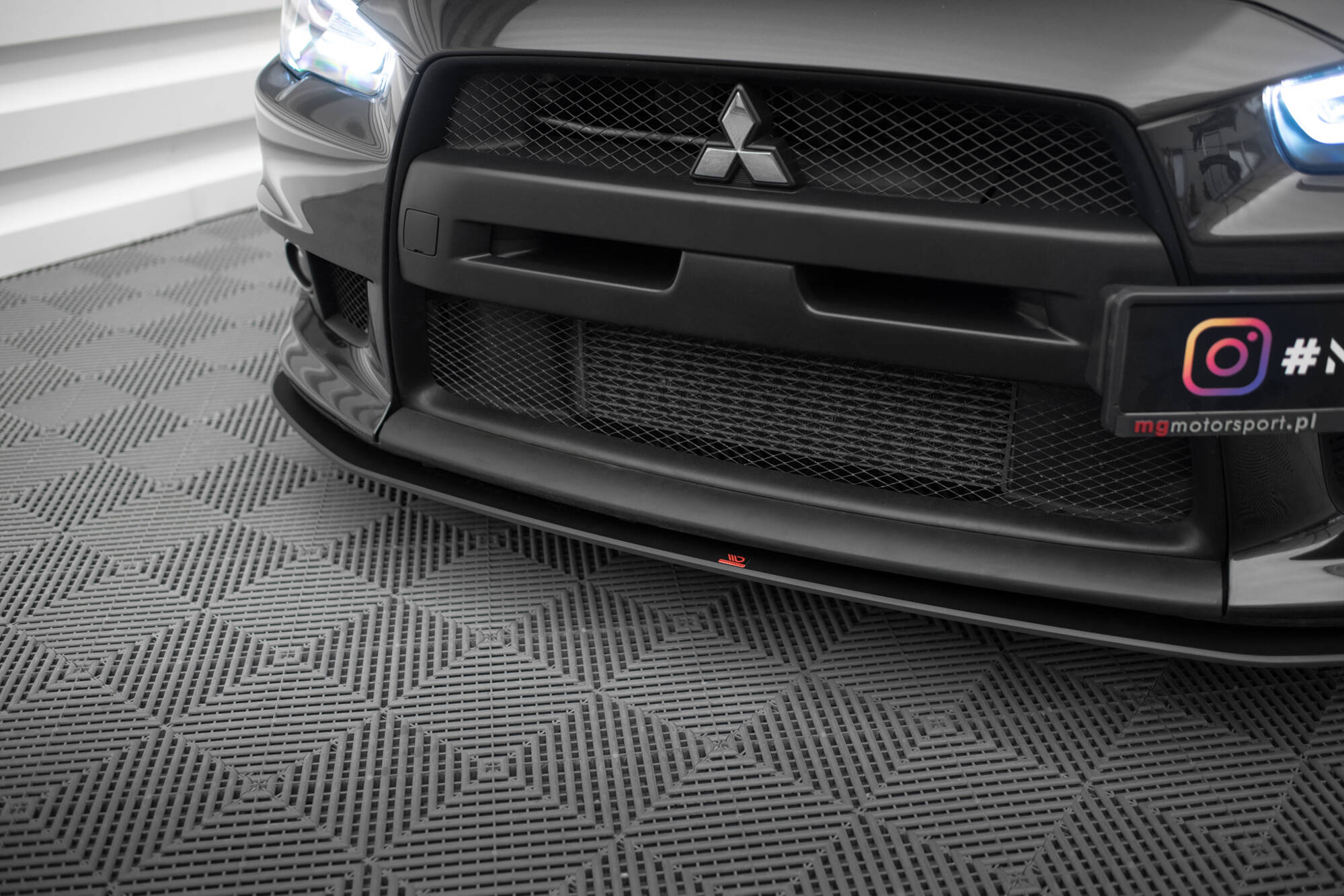 Street Pro Voorspoiler Mitsubishi Lancer EVO X Maxton Glanzend zwart