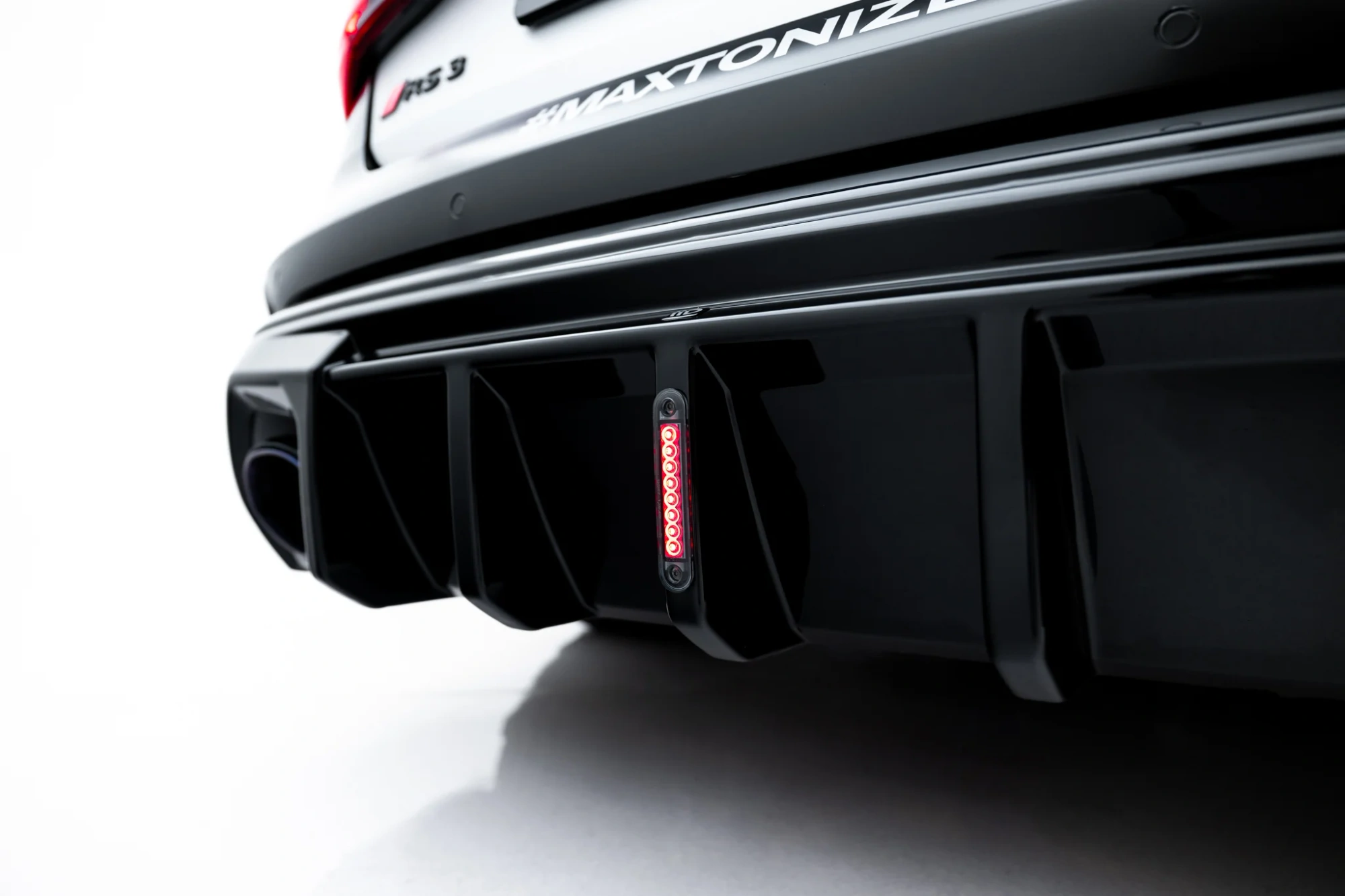 Diffuser Audi RS3 Sedan 8Y Facelift Maxton Glans Zwart met LED