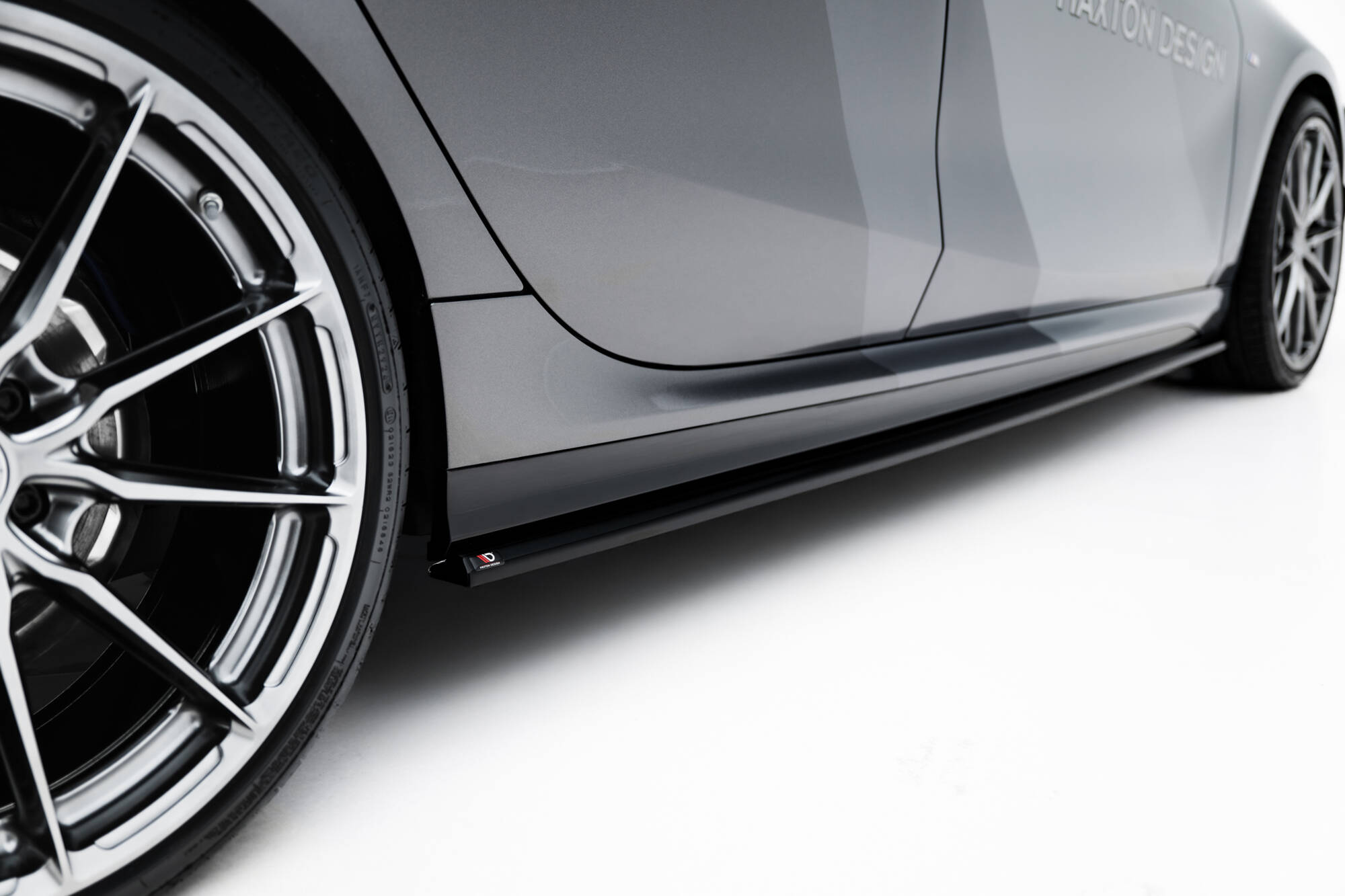 Bodykit V.1 BMW 1 M-Pack F70 Maxton Glanzend zwart