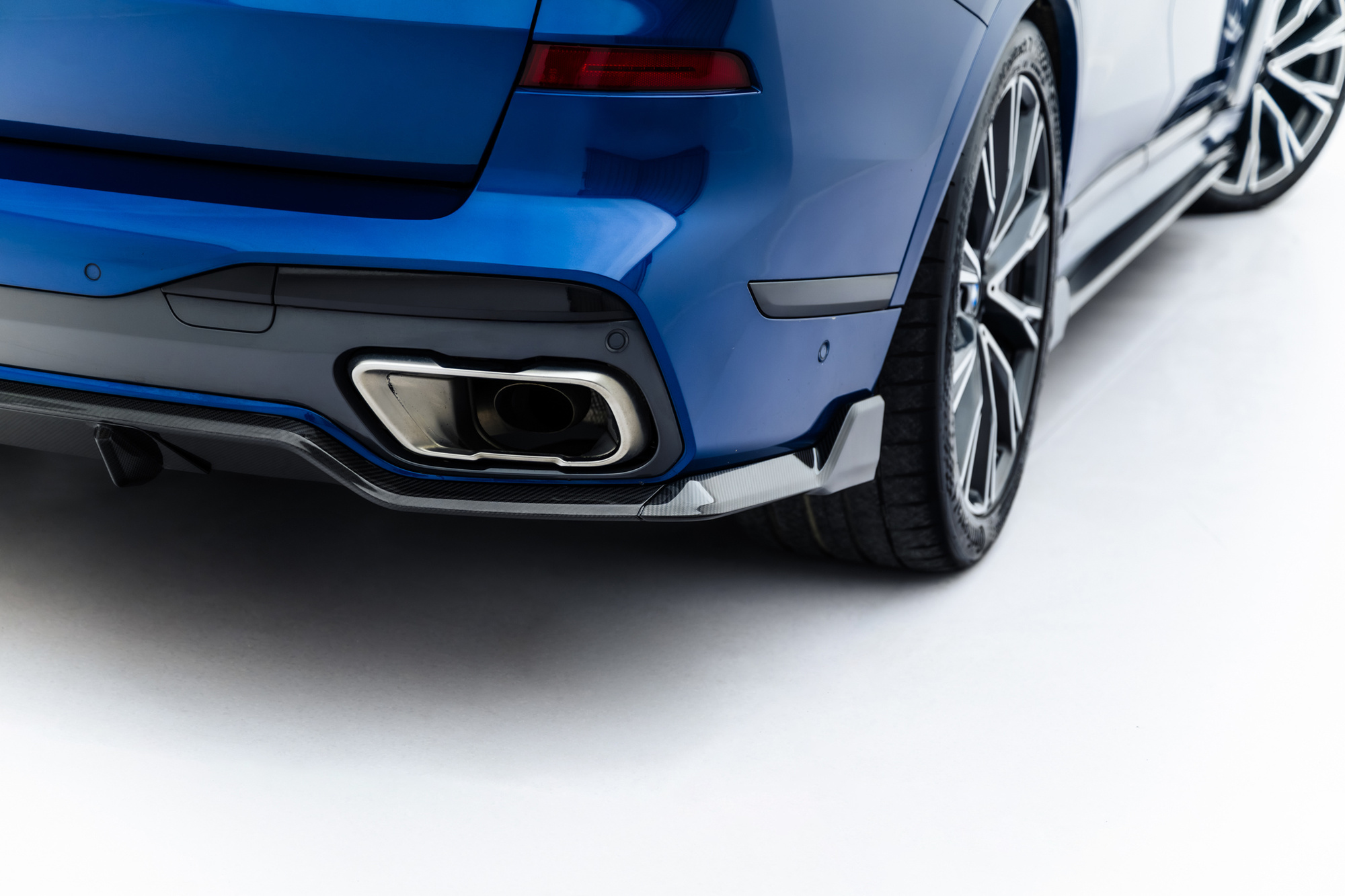 Prepreg Carbon Fiber Achterdiffuser BMW X7 M-Pack G07 / G07 Facelift (Met Trekhaak) – Maxton Design