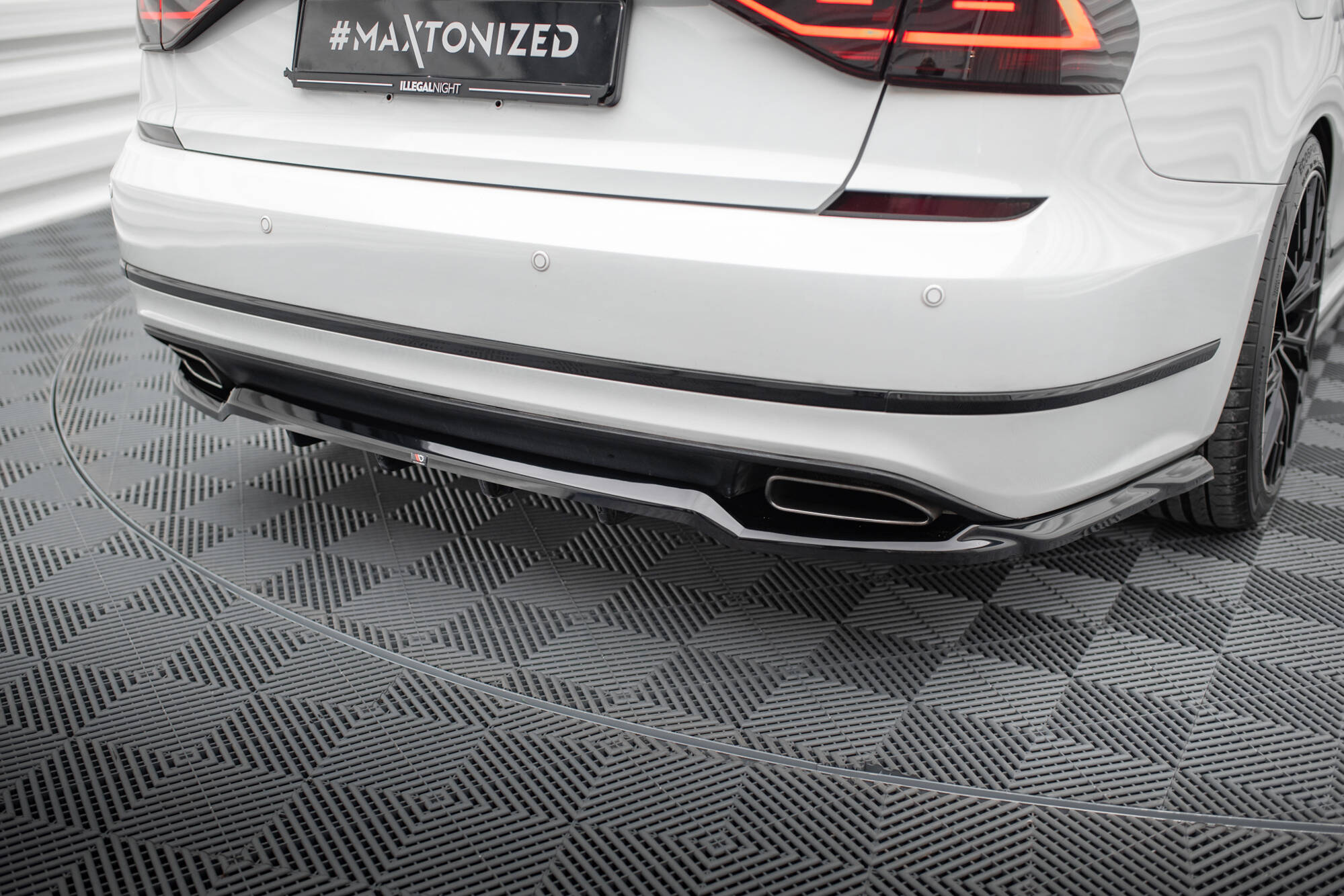 Bodykit Volkswagen Passat GT B8 Facelift USA Maxton Glanzend zwart