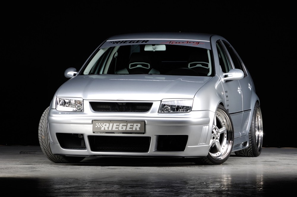 Voorbumper met geintegreerde grill met intakes VW Bora Rieger