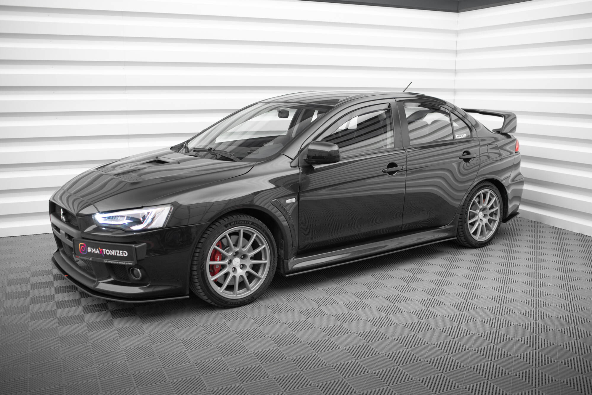 Street Pro Zijskirts Mitsubishi Lancer EVO X Maxton Glanzend zwart