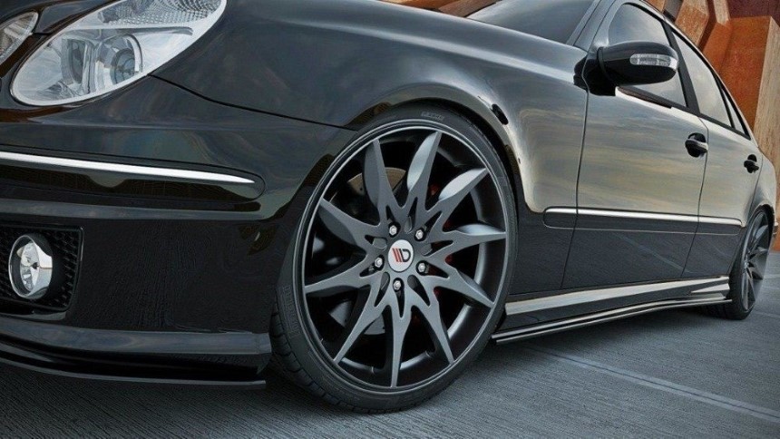 Zijskirts Mercedes E W211 AMG Maxton Design glans zwart