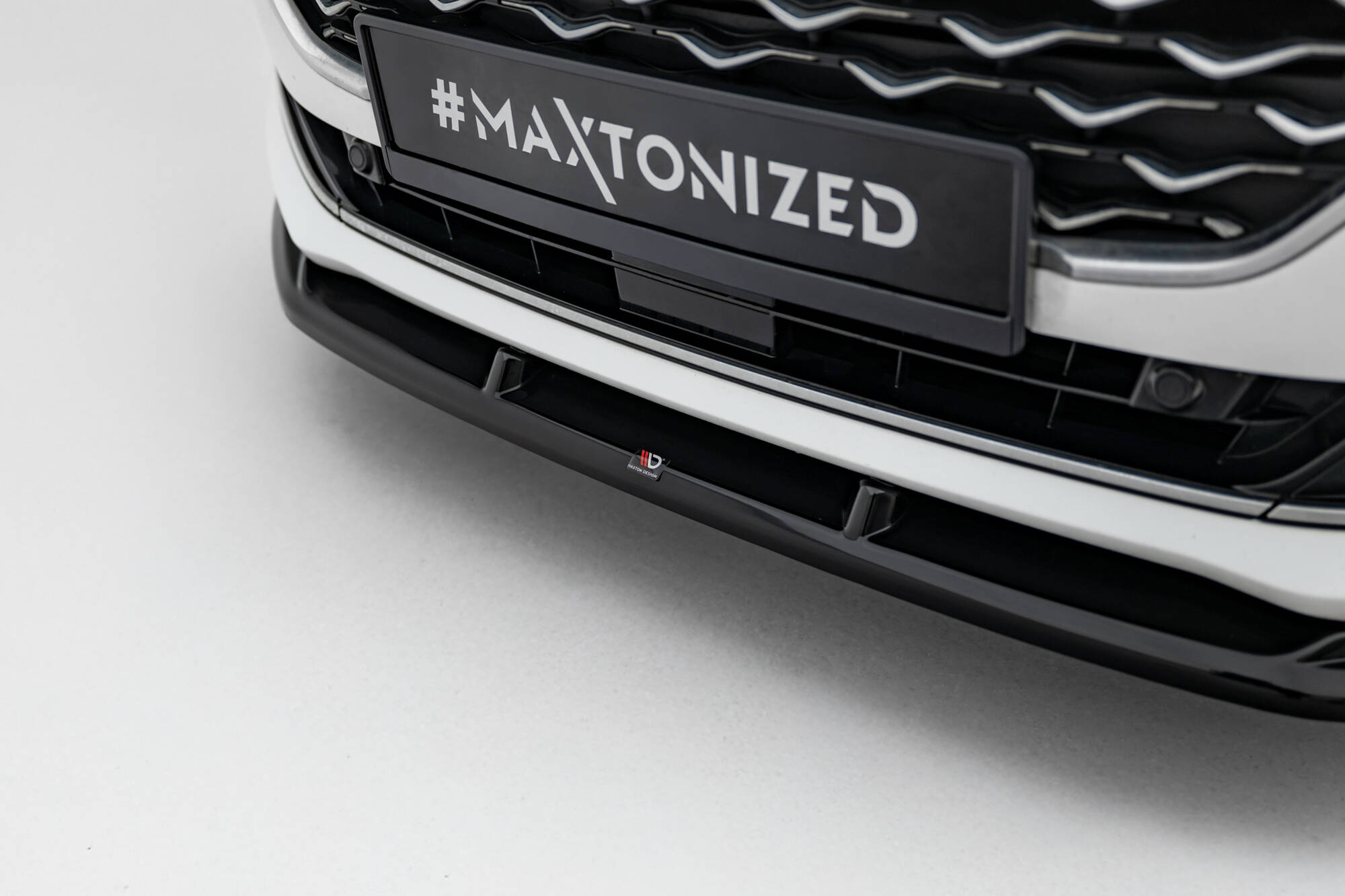 Voorspoiler V.1 Ford Focus Vignale MK4 Maxton Glanzend zwart