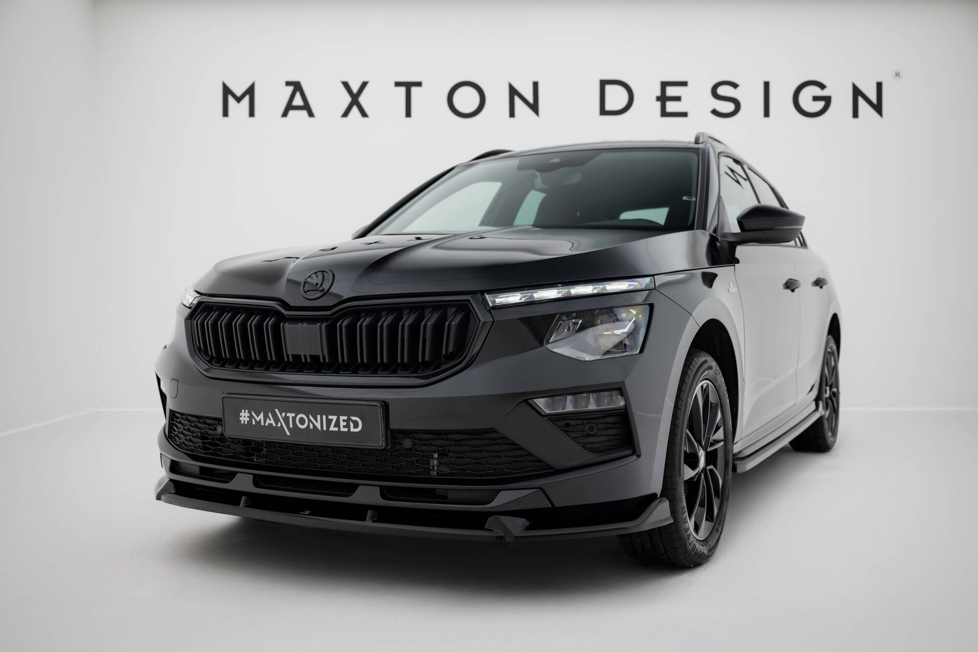 Voorspoiler V.2 Skoda Kamiq Monte Carlo MK1 Facelift Maxton Glanzend zwart